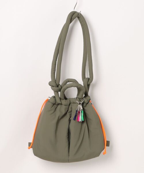 Cheek(チーク)の「puff kinchaku 2WAY tote(ショルダーバッグ・レディース・イエロー/パープル/グレー/ブラック/カーキ・FREE)」の3枚目の写真