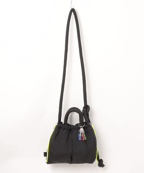 Cheek(チーク)の「puff kinchaku 2WAY tote(ショルダーバッグ・レディース・イエロー/パープル/グレー/ブラック/カーキ・FREE)」の7枚目の写真