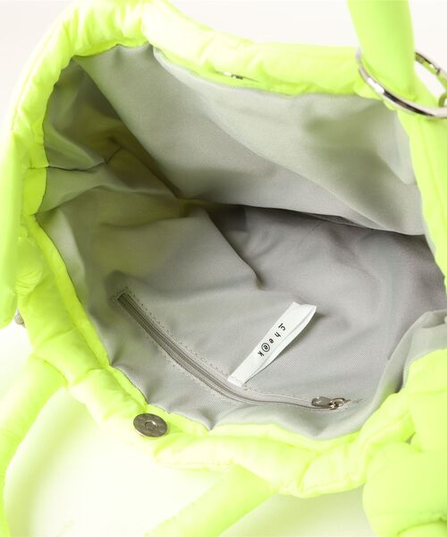 Cheek(チーク)の「puff kinchaku 2WAY tote(ショルダーバッグ・レディース・イエロー/パープル/グレー/ブラック/カーキ・FREE)」の10枚目の写真