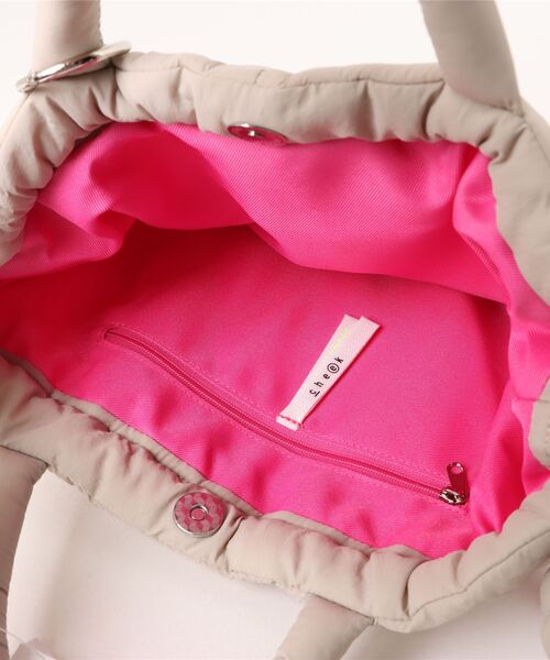 Cheek(チーク)の「puff kinchaku 2WAY tote(ショルダーバッグ・レディース・イエロー/パープル/グレー/ブラック/カーキ・FREE)」の11枚目の写真