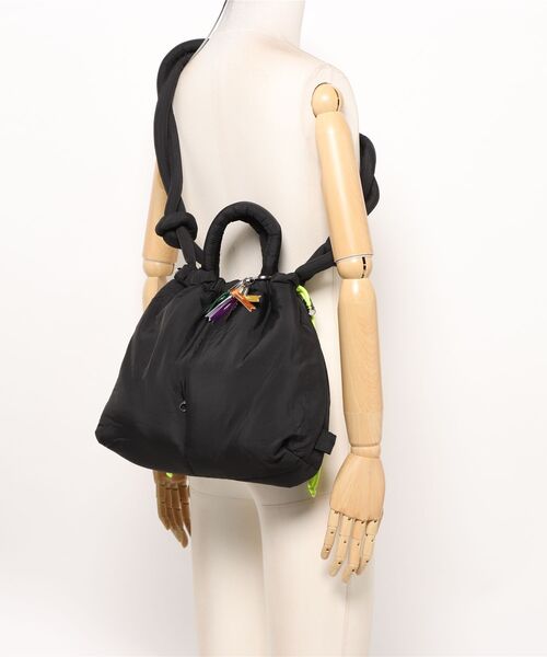 Cheek(チーク)の「puff kinchaku 2WAY tote(ショルダーバッグ・レディース・イエロー/パープル/グレー/ブラック/カーキ・FREE)」の13枚目の写真