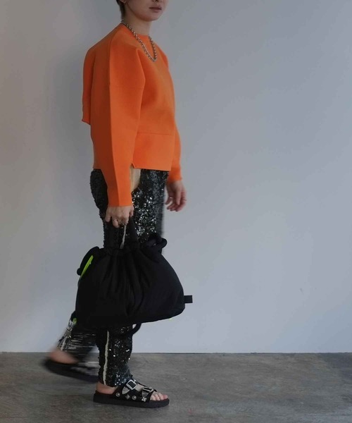 Cheek(チーク)の「puff kinchaku 2WAY tote(ショルダーバッグ・レディース・イエロー/パープル/グレー/ブラック/カーキ・FREE)」の2枚目の写真