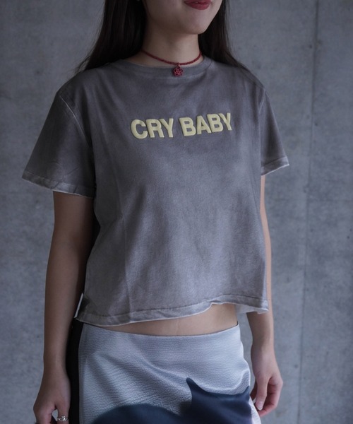 grapevine by k3（グレープバインバイケースリー）の「CRY BABY WASHED GREY CROPPED T-SHIRT（Tシャツ/カットソー・レディース・グレー・M/S）」の3枚目の写真