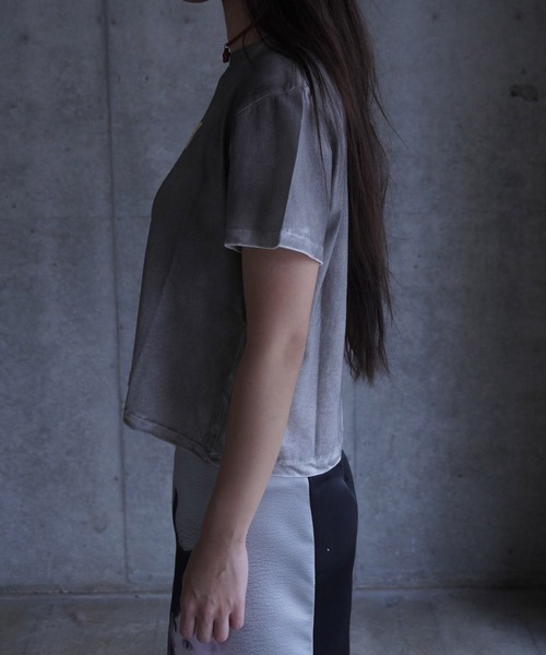 grapevine by k3（グレープバインバイケースリー）の「CRY BABY WASHED GREY CROPPED T-SHIRT（Tシャツ/カットソー・レディース・グレー・M/S）」の4枚目の写真