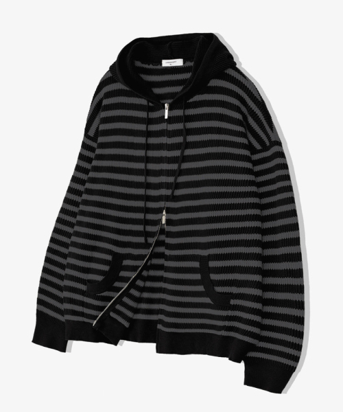 UNDEROFF(アンダーオフ)の「ウェイビーストライプニットフードジップアップカーキ(ニット/セーター・レディース・カーキ・MEDIUM/LARGE/X-LARGE)」の2枚目の写真