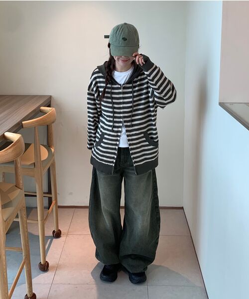 UNDEROFF(アンダーオフ)の「ウェイビーストライプニットフードジップアップカーキ(ニット/セーター・レディース・カーキ・MEDIUM/LARGE/X-LARGE)」の8枚目の写真