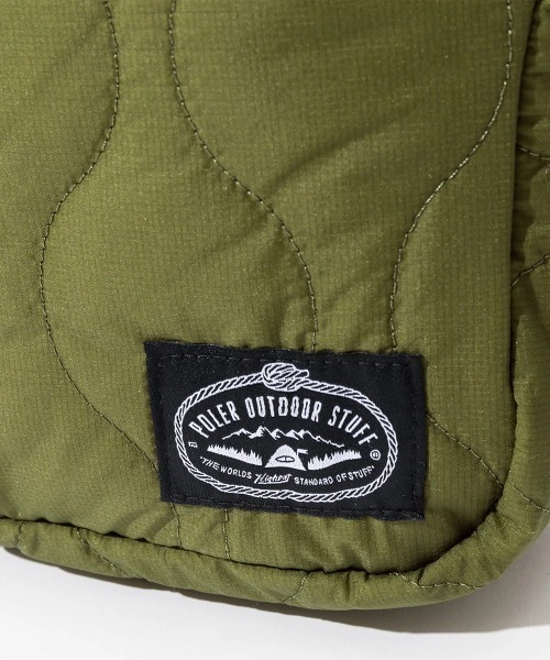 POLeR（ポーラー）の「POLER QUILTED STROLL SHOULDER（ポーラー キルテッド ストロール ショルダー）（ショルダーバッグ・メンズ・ブラック/オリーブ・ONE SIZE）」の4枚目の写真