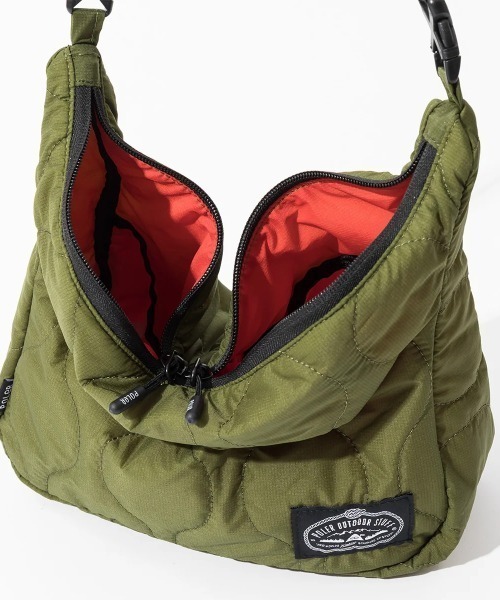 POLeR（ポーラー）の「POLER QUILTED STROLL SHOULDER（ポーラー キルテッド ストロール ショルダー）（ショルダーバッグ・メンズ・ブラック/オリーブ・ONE SIZE）」の8枚目の写真