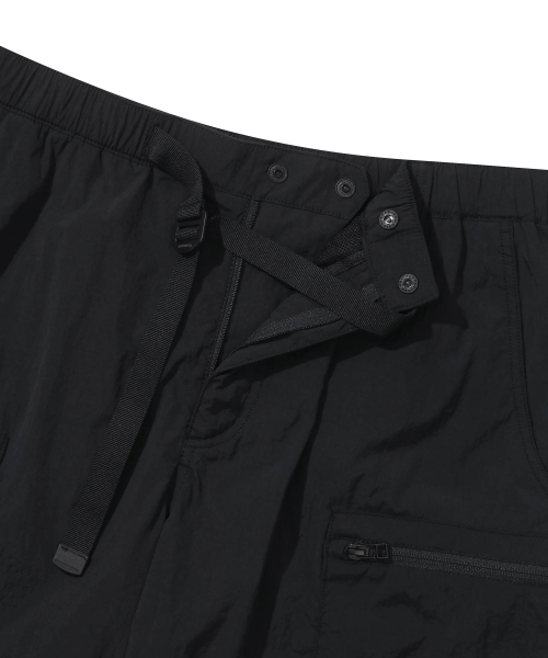 COVERNAT（カバーナット）の「カーゴバックルショーツ ブラック（その他パンツ・レディース・その他・LARGE/MEDIUM/SMALL/X-LARGE/X-SMALL/XX-LARGE）」の4枚目の写真