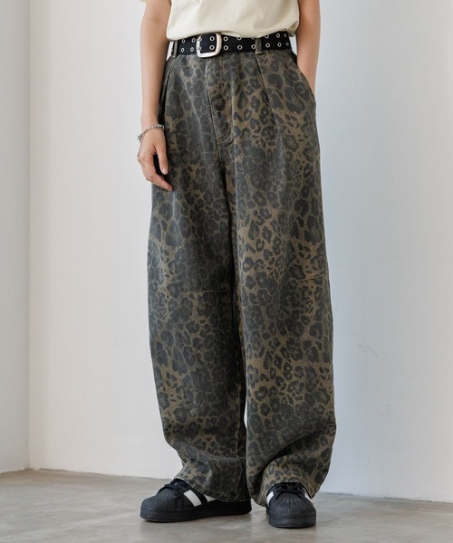 PBLIM（ページボーイリム）の「《UNISEX/３サイズ展開》レオパードバルーンパンツ（デニムパンツ・レディース・カーキ/ブラウン・SMALL/MEDIUM/LARGE）」の2枚目の写真
