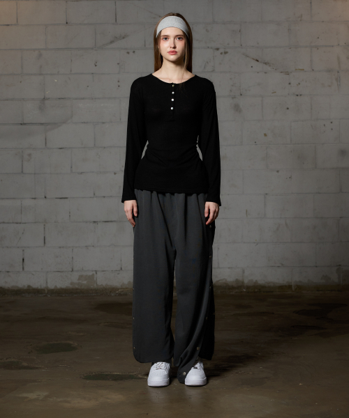 ARI(アリ)の「FAIRY WOOL LONG SLEEVE / BLACK(Tシャツ/カットソー・レディース・ブラック・FREE)」の4枚目の写真