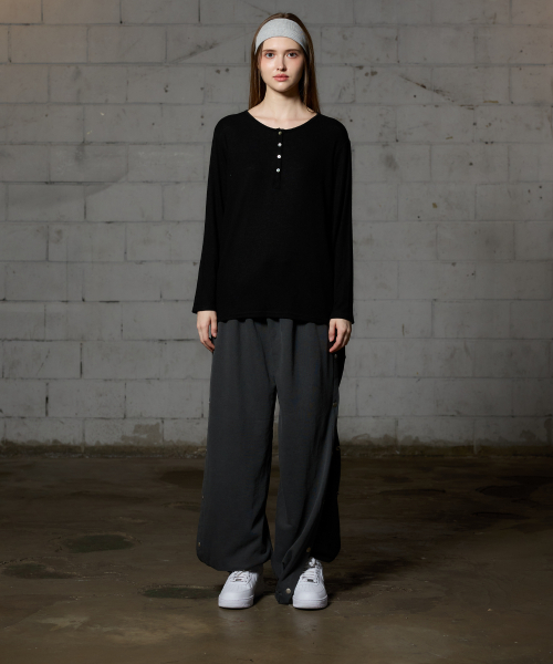 ARI(アリ)の「FAIRY WOOL LONG SLEEVE / BLACK(Tシャツ/カットソー・レディース・ブラック・FREE)」の5枚目の写真