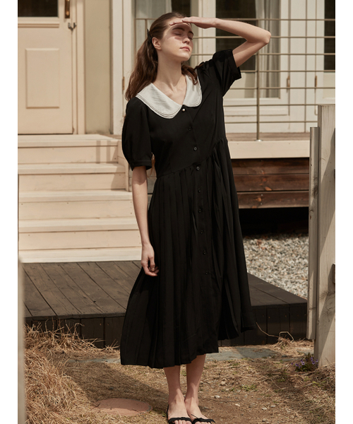 BEMUSE MANSION(ビミューズマンション)の「Sheer collar pleats dress - Black(ワンピース・レディース・ブラック・FREE)」の2枚目の写真