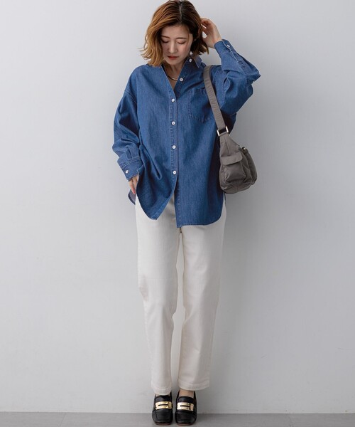 23区(ニジュウサンク)の「ライトダンガリー デニムシャツ(シャツ/ブラウス・レディース・ターコイズブルー系/ダルブルー系・38)」の11枚目の写真