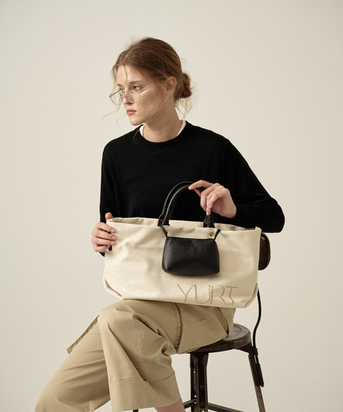 YURT(ユルト)の「PANIER CANVAS BAG_2color(メッセンジャーバッグ・レディース・カーキ/アイボリー・FREE)」の3枚目の写真