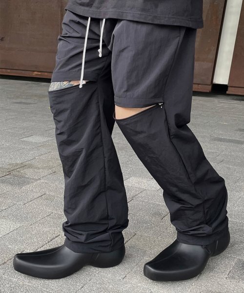 CLACO(クラコ)の「ワイドナイロン膝ジッパーパンツ(ブラック)(スウェットパンツ・メンズ・その他・LARGE/MEDIUM/X-LARGE)」の1枚目の写真