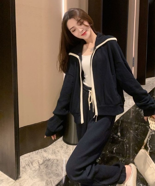 NoBelle（ノベル）の「上下セットアップ　配色ジャージフードトップス＆パンツ（ジャージ・レディース・ブラック/ホワイト・M/L）」の4枚目の写真