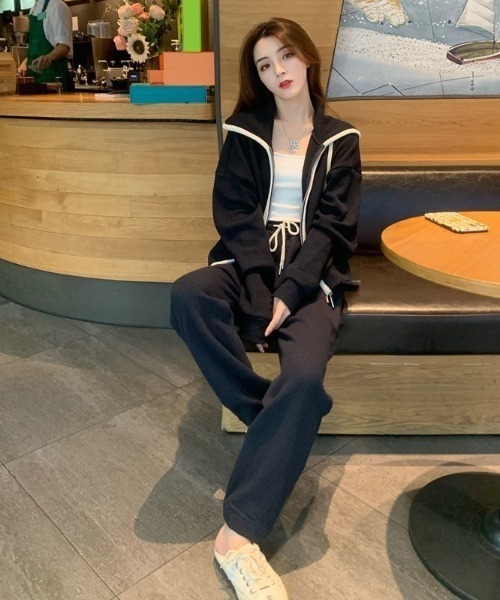 NoBelle（ノベル）の「上下セットアップ　配色ジャージフードトップス＆パンツ（ジャージ・レディース・ブラック/ホワイト・M/L）」の5枚目の写真