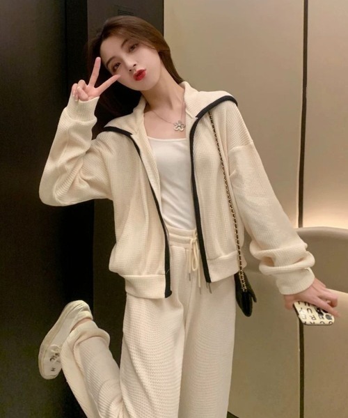 NoBelle（ノベル）の「上下セットアップ　配色ジャージフードトップス＆パンツ（ジャージ・レディース・ブラック/ホワイト・M/L）」の6枚目の写真