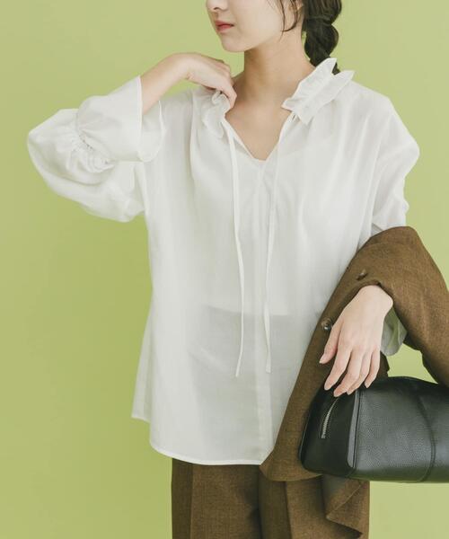 ITEMS URBANRESEARCH(アイテムズ アーバンリサーチ)の「『イージーケア』フリルカラープルブラウス(シャツ/ブラウス・レディース・オフホワイト/ブルー系その他/ブラック・FREE)」の4枚目の写真