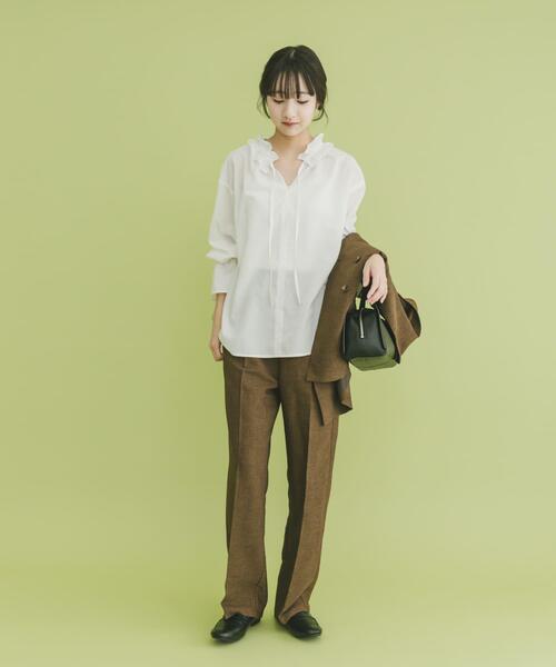 ITEMS URBANRESEARCH(アイテムズ アーバンリサーチ)の「『イージーケア』フリルカラープルブラウス(シャツ/ブラウス・レディース・オフホワイト/ブルー系その他/ブラック・FREE)」の7枚目の写真