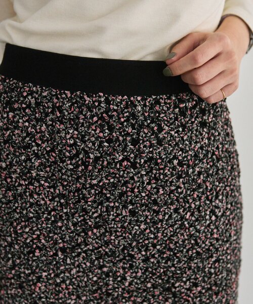 ear PAPILLONNER（イアパピヨネ）の「花柄シャーリングスカート【SUM1 STYLE】（スカート・レディース・ブラック・FREE）」の2枚目の写真