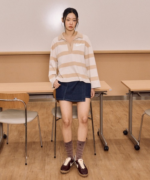 NIKE(ナイキ)の「ナイキ スポーツウェア ウィメンズ オーバーサイズド トップス / Nike Sportswear Women's Oversized Top IQ0441-072 Light Bone(ポロシャツ・レディース・オフホワイト・L/XL/XS/S/M)」の4枚目の写真