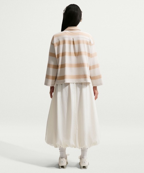 NIKE(ナイキ)の「ナイキ スポーツウェア ウィメンズ オーバーサイズド トップス / Nike Sportswear Women's Oversized Top IQ0441-072 Light Bone(ポロシャツ・レディース・オフホワイト・L/XL/XS/S/M)」の8枚目の写真