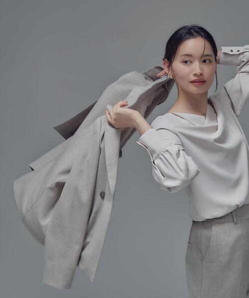 NATURAL BEAUTY BASIC（ナチュラルビューティーベーシック）の「◇ドレープネックブラウス（シャツ/ブラウス・レディース・オフホワイト/ブラウン/ピンク・SMALL/MEDIUM）」の3枚目の写真