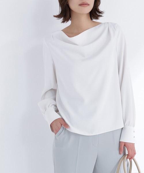 NATURAL BEAUTY BASIC（ナチュラルビューティーベーシック）の「◇ドレープネックブラウス（シャツ/ブラウス・レディース・オフホワイト/ブラウン/ピンク・SMALL/MEDIUM）」の2枚目の写真