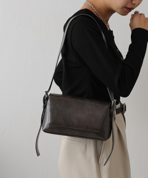 COLONY 2139（コロニートゥーワンスリーナイン）の「コンパクトショルダーバッグ（ショルダーバッグ・レディース・ブラウン/ブラック・FREE）」の9枚目の写真