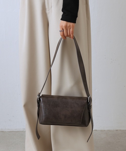 COLONY 2139（コロニートゥーワンスリーナイン）の「コンパクトショルダーバッグ（ショルダーバッグ・レディース・ブラウン/ブラック・FREE）」の12枚目の写真