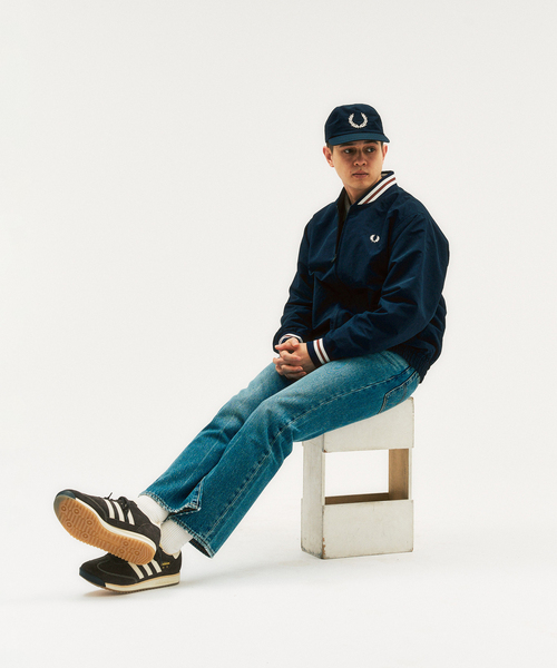 FRED PERRY(フレッドペリー)の「FRED PERRY / フレッドペリー417別注 Bold Branding キャップ(キャップ・メンズ・ネイビー/ブラック・FREE)」の4枚目の写真