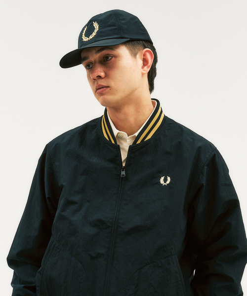 FRED PERRY(フレッドペリー)の「FRED PERRY / フレッドペリー417別注 Bold Branding キャップ(キャップ・メンズ・ネイビー/ブラック・FREE)」の5枚目の写真