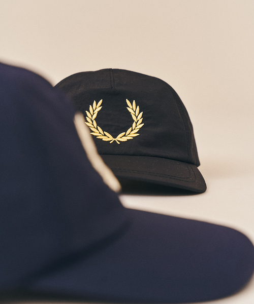 FRED PERRY(フレッドペリー)の「FRED PERRY / フレッドペリー417別注 Bold Branding キャップ(キャップ・メンズ・ネイビー/ブラック・FREE)」の8枚目の写真