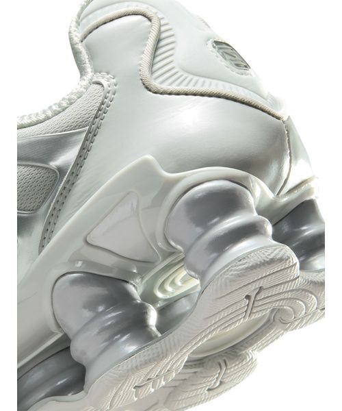 emmi（エミ）の「【NIKE meets emmi】SHOX TL（スニーカー・レディース・ホワイト・24.5/24/23.5/23/25.5/25）」の9枚目の写真