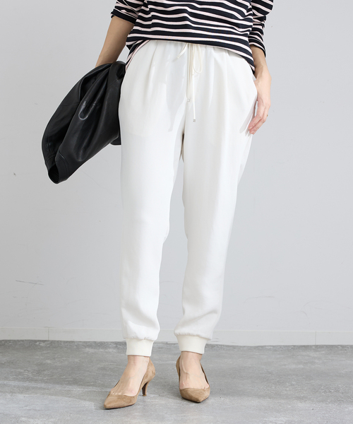 IENA（イエナ）の「イージージョガーパンツ（スウェットパンツ・レディース・ブラック/ホワイト・36/38）」の2枚目の写真