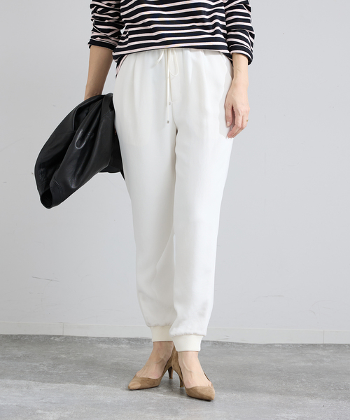 IENA（イエナ）の「イージージョガーパンツ（スウェットパンツ・レディース・ブラック/ホワイト・36/38）」の11枚目の写真