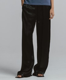 CINOH（チノ）の「SATIN RELAX PANTS（スラックス）」
