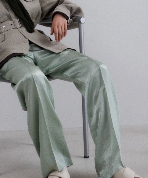 CINOH(チノ)の「SATIN RELAX PANTS(スラックス・レディース・ブラック/ライトグリーン・36/38)」の9枚目の写真