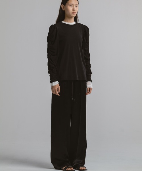 CINOH(チノ)の「SATIN RELAX PANTS(スラックス・レディース・ブラック/ライトグリーン・36/38)」の4枚目の写真