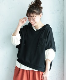 気軽にいけちゃう、フードなVネックのベスト