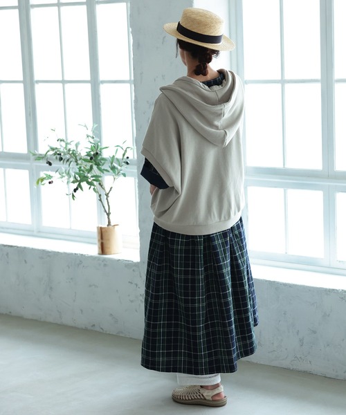 soulberry(ソウルベリー)の「気軽にいけちゃう、フードなVネックのベスト(ベスト・レディース・ブラック/ベージュ・L/M/5L/4L/3L/LL)」の9枚目の写真