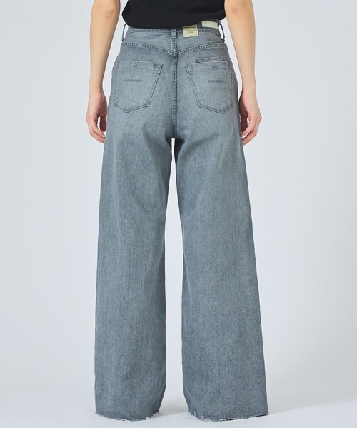 YANUK（ヤヌーク）の「【YANUK】Wide Flare FRG ワイドフレアパンツ（デニムパンツ・レディース・グレー・34/36/38）」の19枚目の写真