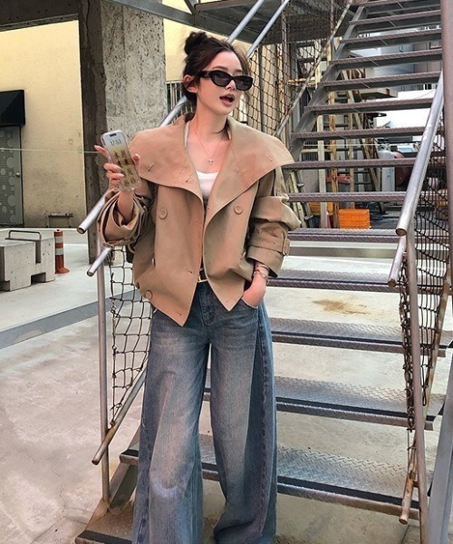 LAC-VERT（ラック・ヴェール）の「スタンドカラーショートトレンチジャケット（トレンチコート・レディース・ベージュ・LARGE/MEDIUM）」の12枚目の写真