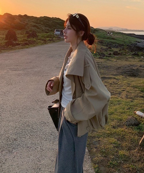 LAC-VERT（ラック・ヴェール）の「スタンドカラーショートトレンチジャケット（トレンチコート・レディース・ベージュ・LARGE/MEDIUM）」の9枚目の写真