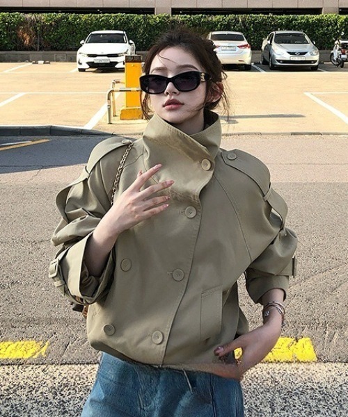 LAC-VERT（ラック・ヴェール）の「スタンドカラーショートトレンチジャケット（トレンチコート・レディース・ベージュ・LARGE/MEDIUM）」の4枚目の写真