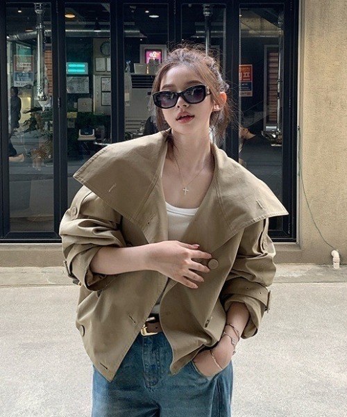 LAC-VERT（ラック・ヴェール）の「スタンドカラーショートトレンチジャケット（トレンチコート・レディース・ベージュ・LARGE/MEDIUM）」の5枚目の写真