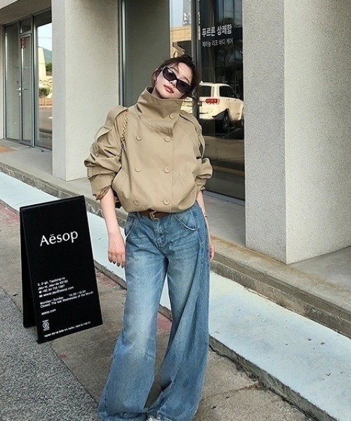 LAC-VERT（ラック・ヴェール）の「スタンドカラーショートトレンチジャケット（トレンチコート・レディース・ベージュ・LARGE/MEDIUM）」の2枚目の写真