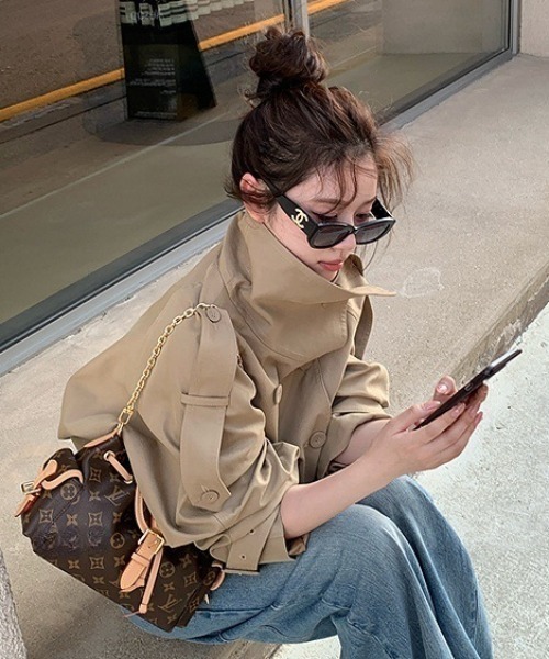 LAC-VERT（ラック・ヴェール）の「スタンドカラーショートトレンチジャケット（トレンチコート・レディース・ベージュ・LARGE/MEDIUM）」の8枚目の写真